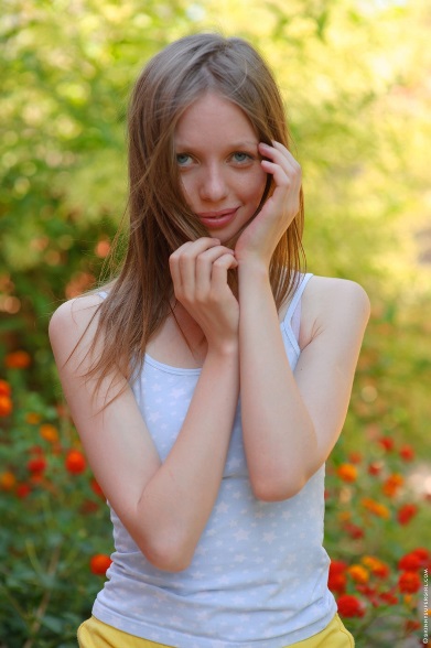 Skinny Super Girl Gloria