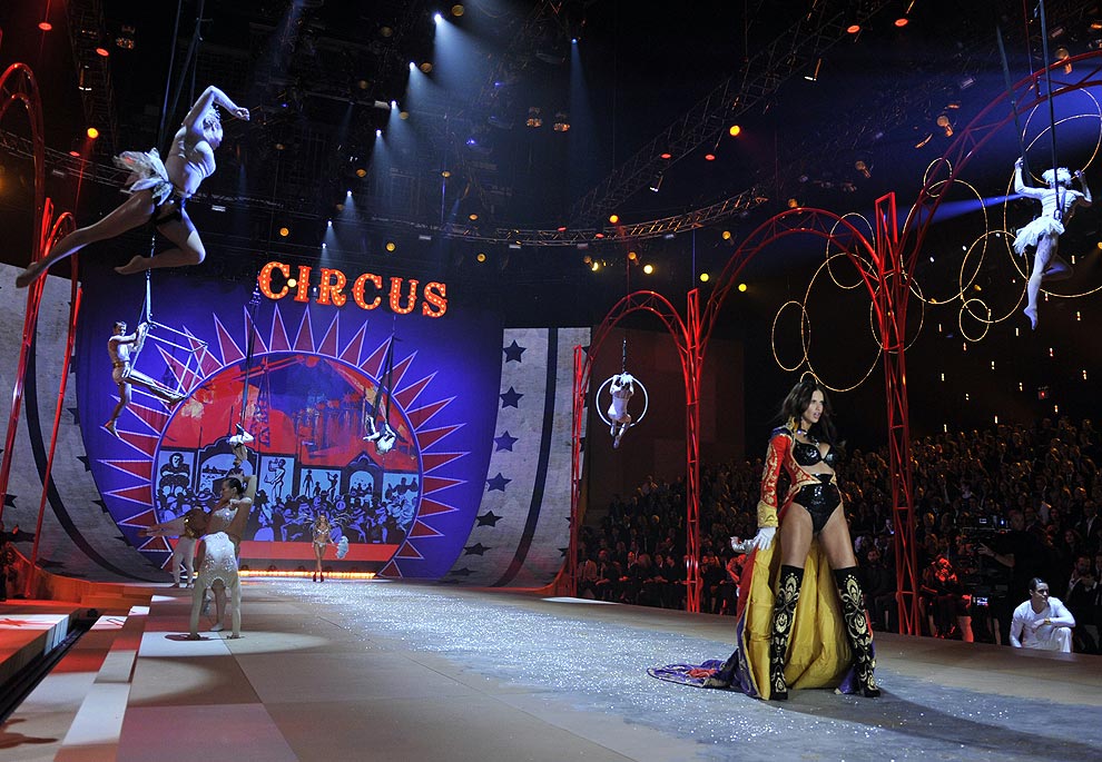 Victoria s Secret Fashion Show 2012 / Викториа Секрет Фашион Шоу 2012